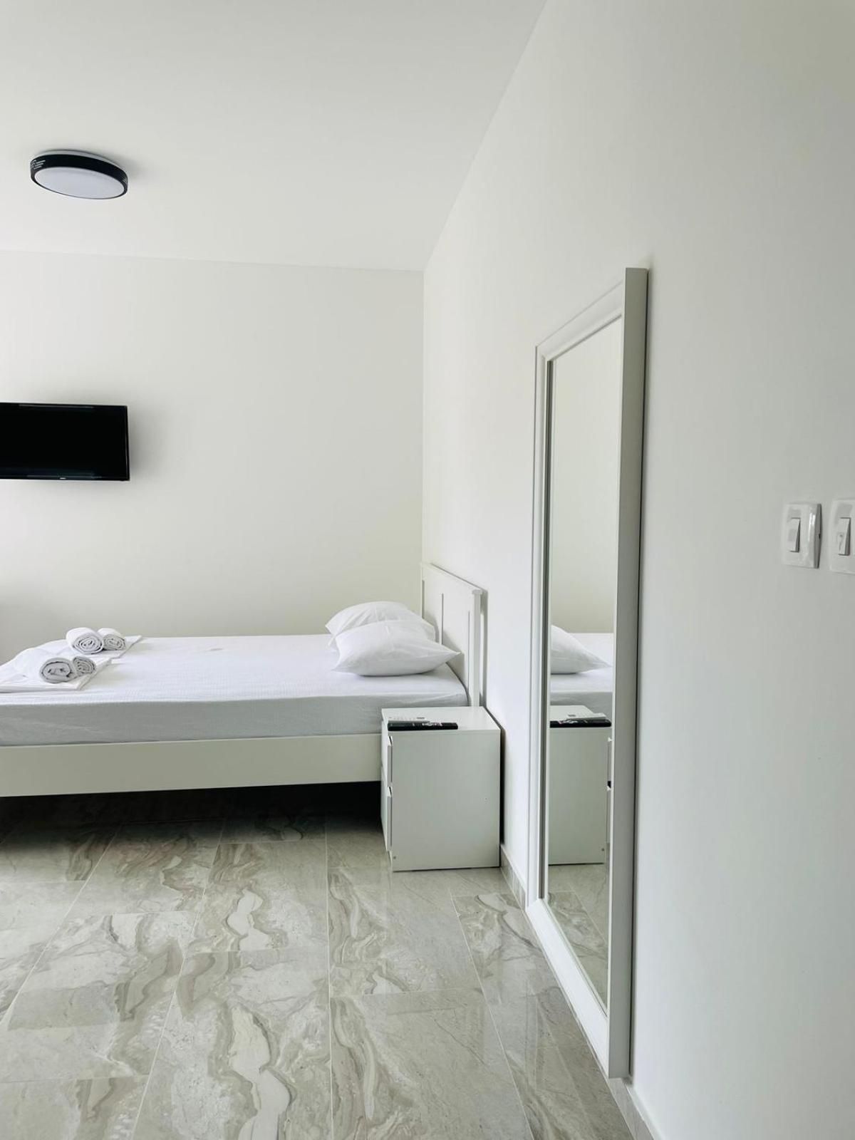 Aura Tower Apartments By Gaby Rafailovići Exteriér fotografie
